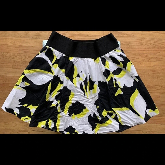 3 Medium Skirt Bundle -Express/Old Navy/Plastic Is - Picture 2 of 8